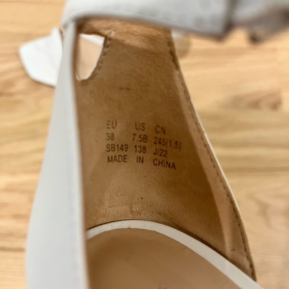 Stuart Weitzman Amelina heeled sandal- size 38, 7.5, white - Picture 6 of 6